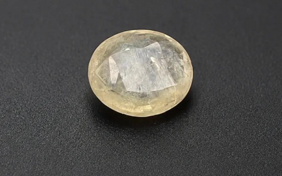 Yellow Sapphire (Phukharaj Stone)